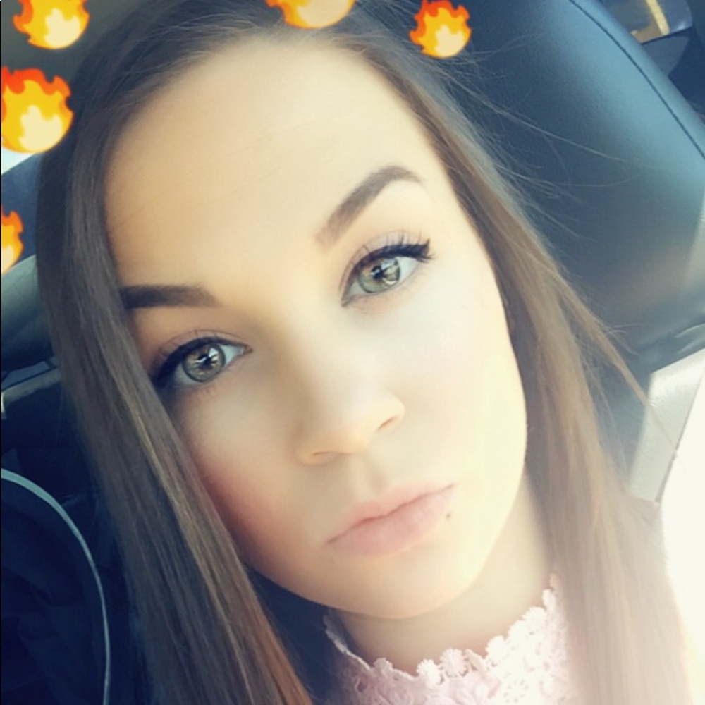 Meet your Posher, Angela